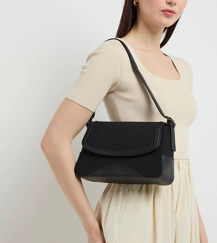 آن كلاين حقيبة كتف آن كلاين بقلاب مزين بلمسة متباينة